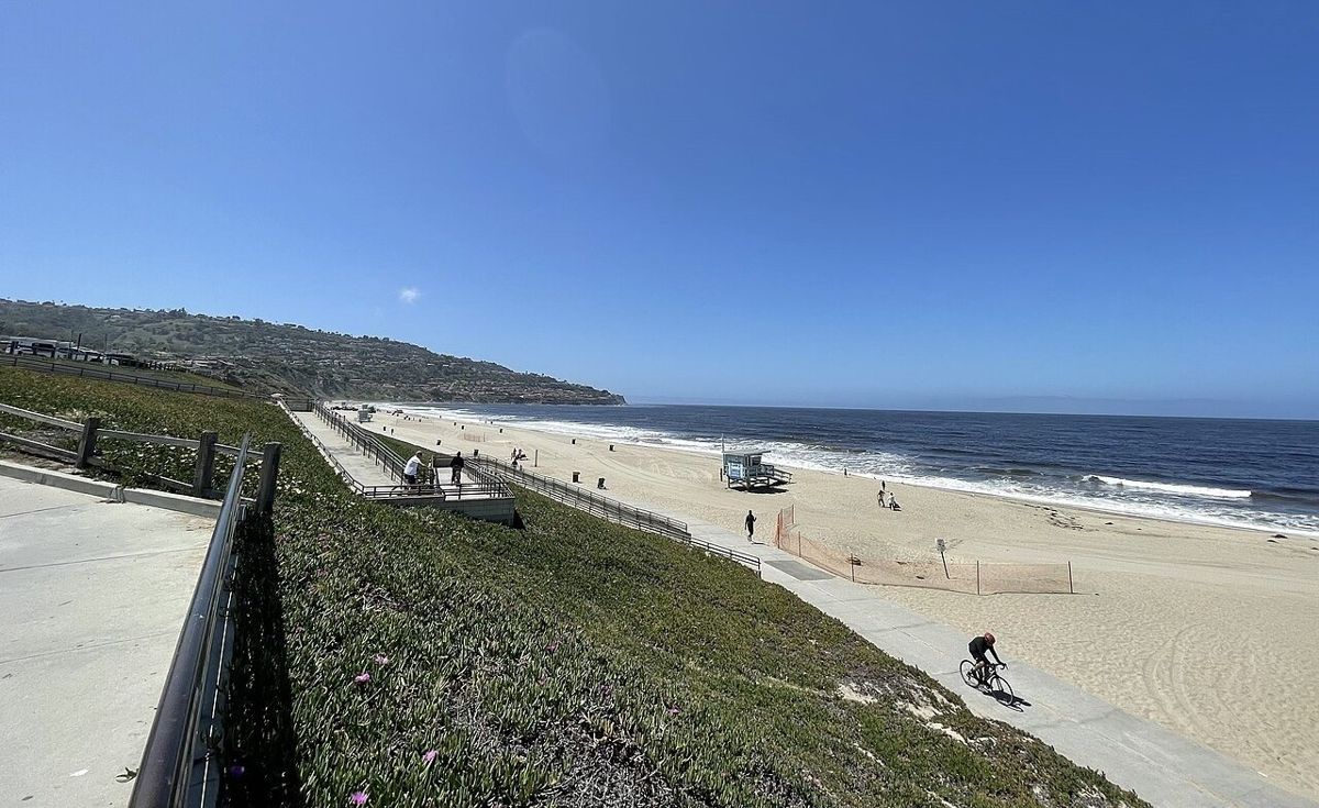 Torrance Beach below the Hollywood Riviera bluffs