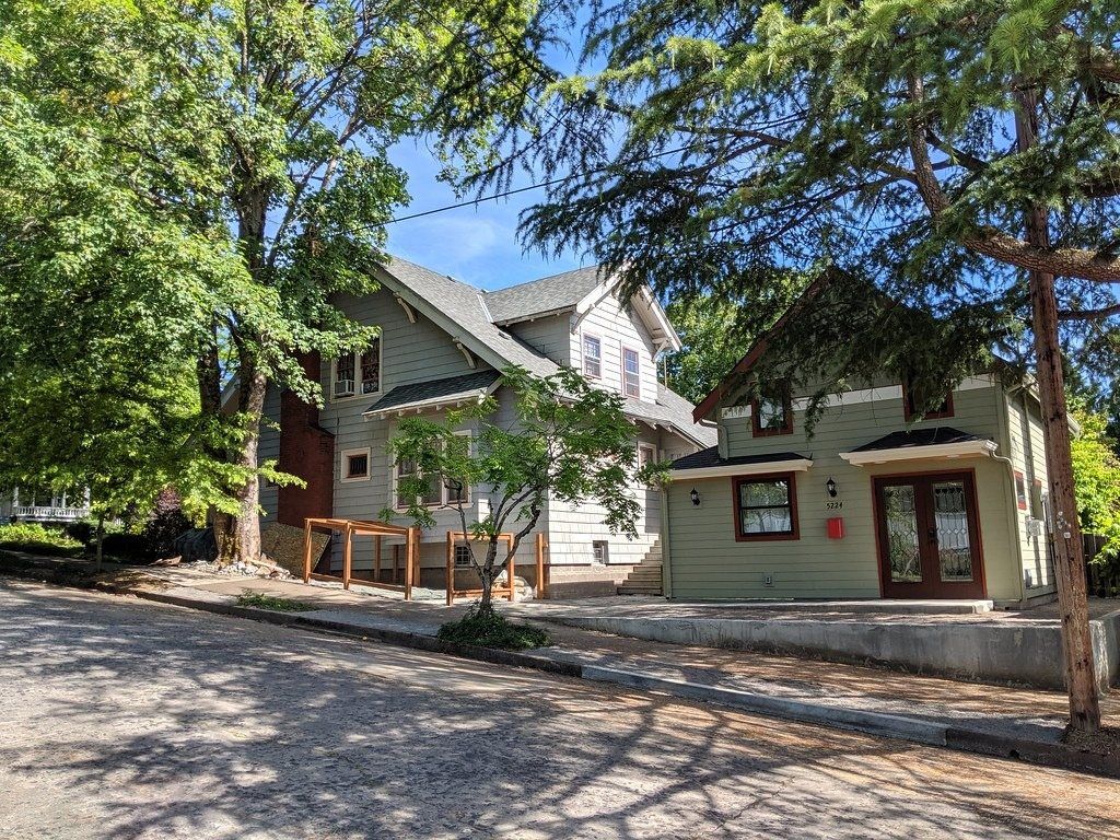 Main house and secondary dwelling on one residential lot