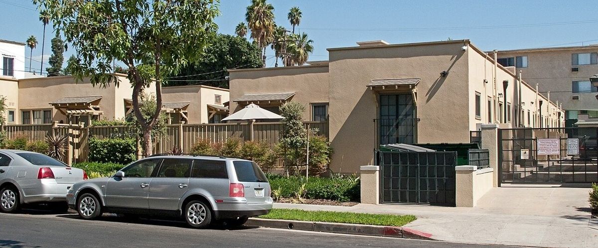 Bungalow court on North Serrano Avenue, Los Angeles
