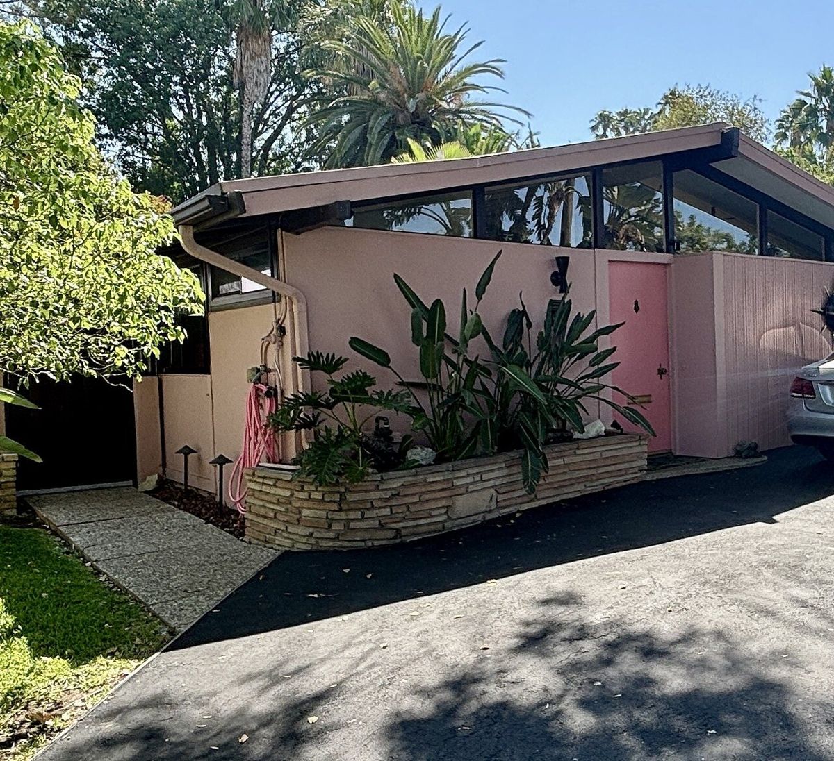Mid-century Corbin Palms house in Woodland Hills